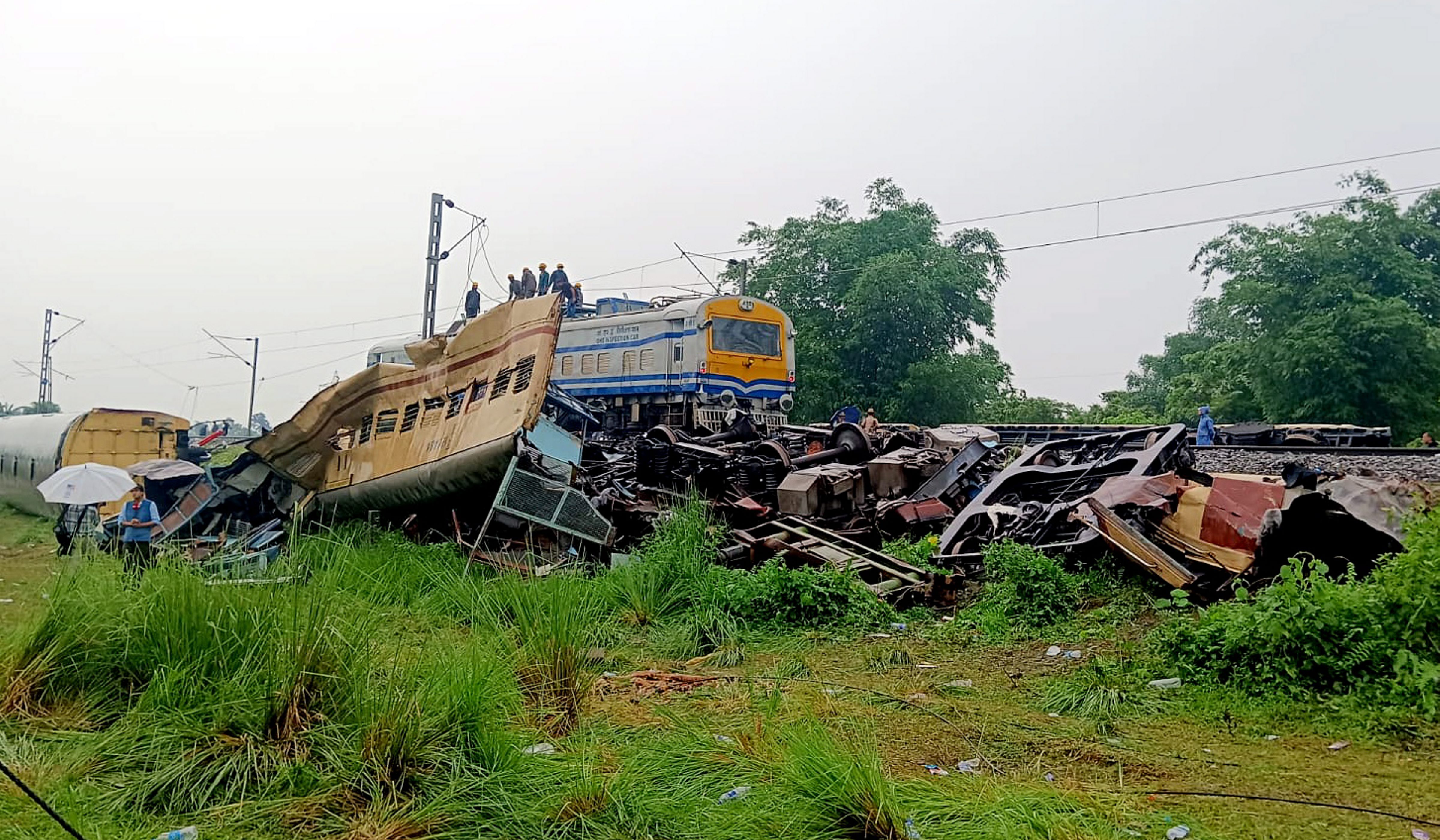 https://salarnews.in/public/uploads/images/newsimages/maannewsimage18062024_142223_train accident1.jpg